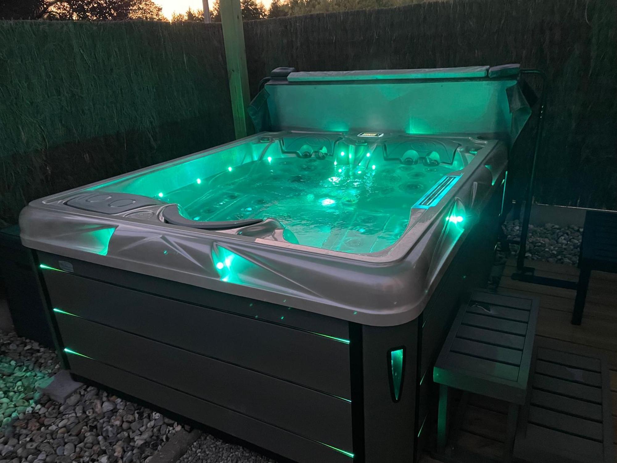 Gite Du Vieux Saule 1 Gite Avec Spa Privatif Pour 2 Personnes 1 Suite Familiale Sans Spa Vieil-Hesdin 外观 照片